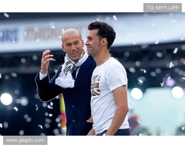 阿韦洛亚三冠手却被嘲回家浇花